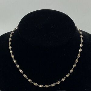 Elegant Silver Twisted Vintage Necklace